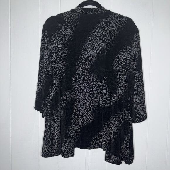 Chico’s Travelers Women’s Slinky Knit Cardigan Animal Print Black Size 3 XL - Picture 2 of 4